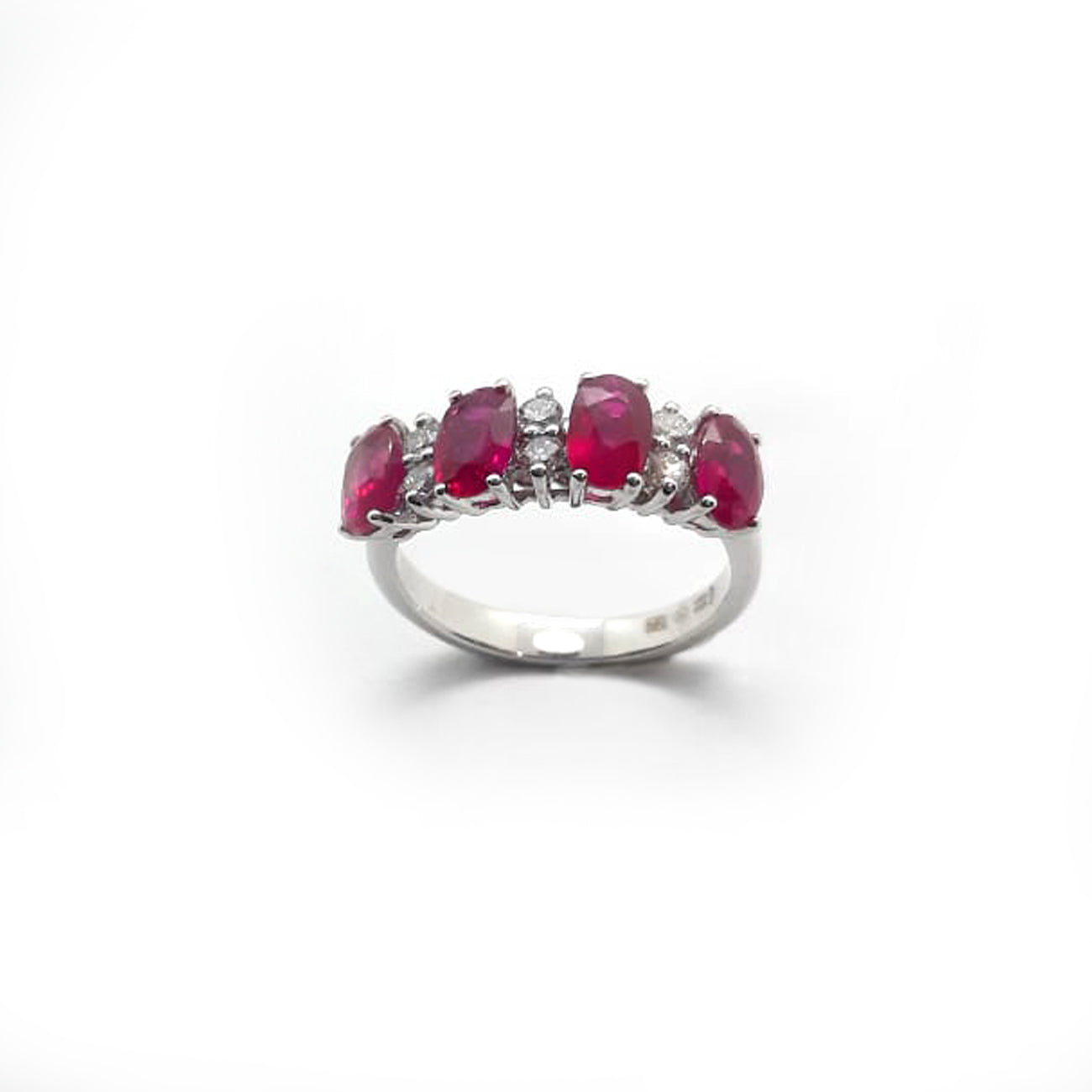 Anello "Ruby Passion" in oro, diamanti e rubini